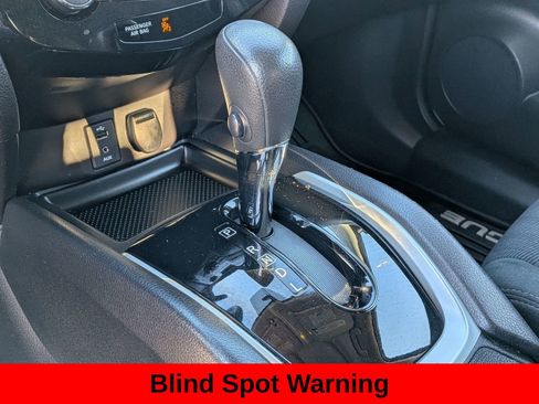 Used 2016 Nissan Rogue SV w/ SV Premium Package image 15