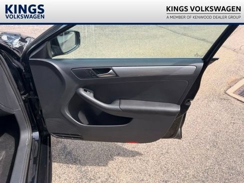 Used 2015 Volkswagen Jetta SE FWD image 19
