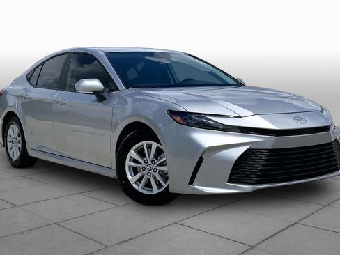 Used 2026 Toyota Camry LE FWD image 3