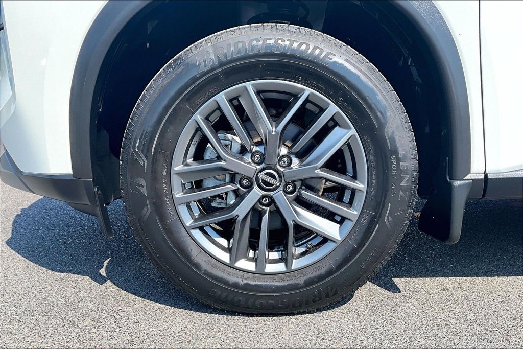 Used 2023 Nissan Rogue S FWD image 34