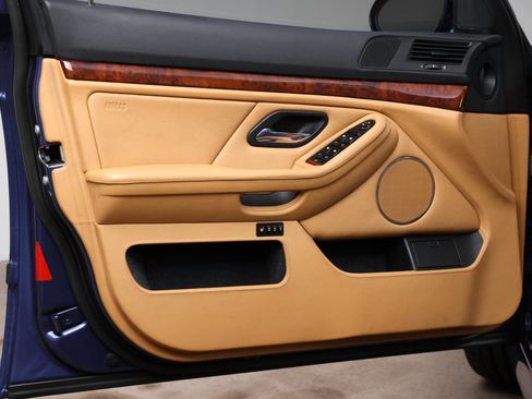 Used 2002 BMW M5 image 95