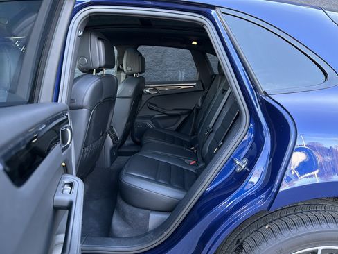 Certified 2025 Porsche Macan image 34