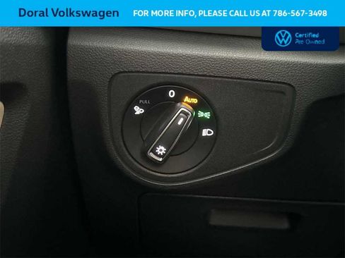 Certified 2022 Volkswagen Atlas Cross Sport SE image 17