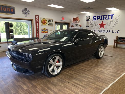 Used 2009 Dodge Challenger SRT8 RWD image 1