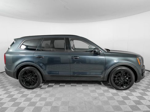 Used 2022 Kia Telluride SX w/ Nightfall Edition Package AWD/4WD image 3