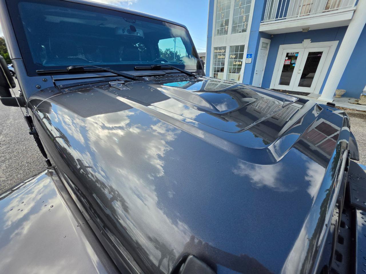 Used 2018 Jeep Wrangler Unlimited Sahara AWD/4WD image 29