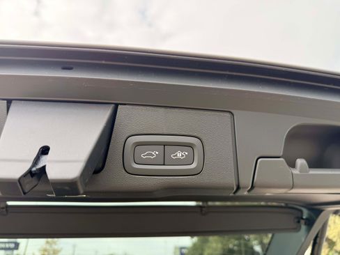 New 2026 Volvo XC60 B5 Ultra w/ Climate Package image 27