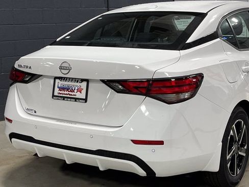 Used 2025 Nissan Sentra SV FWD image 7