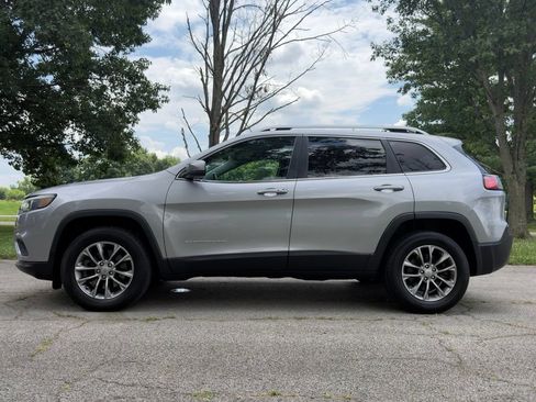 Used 2019 Jeep Cherokee Latitude Plus AWD/4WD image 7