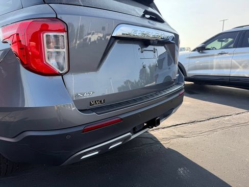 Used 2022 Ford Explorer XLT w/ Equipment Group 202A AWD/4WD image 8