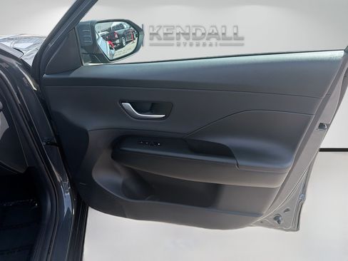 Used 2024 Hyundai Kona Limited FWD image 31