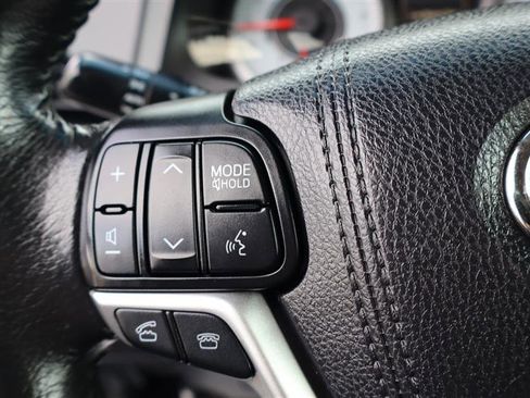 Used 2016 Toyota Sienna SE image 16