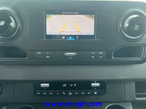 Used 2024 Mercedes-Benz Sprinter 2500 image 6