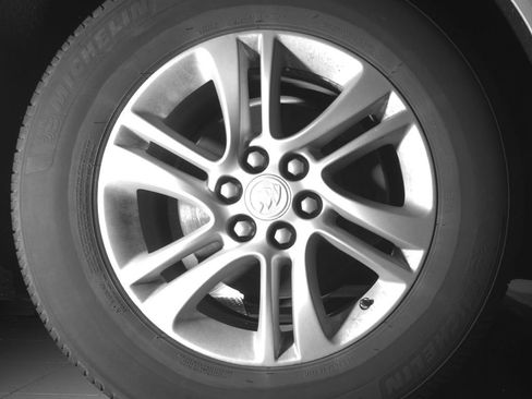 Used 2018 Buick Enclave Essence FWD image 20