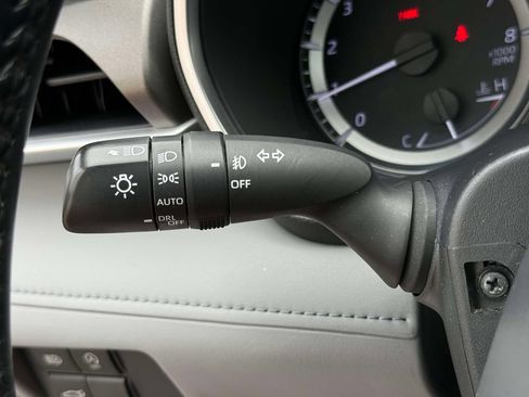 Used 2023 Toyota Highlander XLE AWD/4WD image 32
