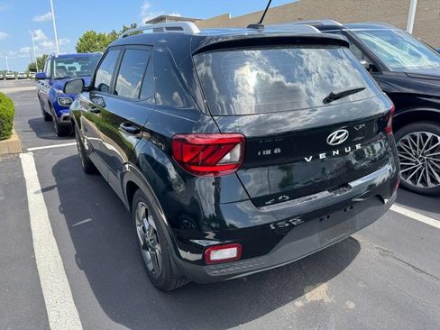 Used 2025 Hyundai Venue SEL FWD image 4