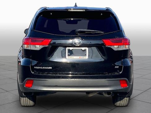 Used 2018 Toyota Highlander SE FWD image 5