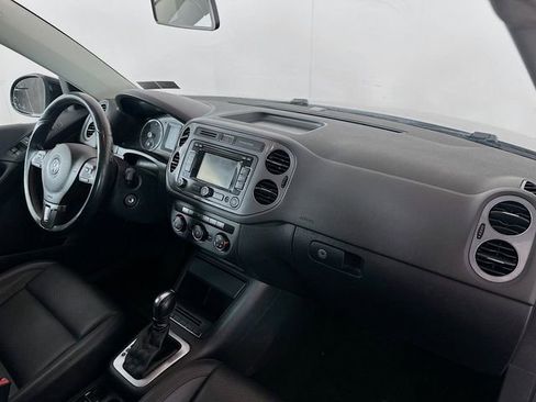 Used 2013 Volkswagen Tiguan SE image 28
