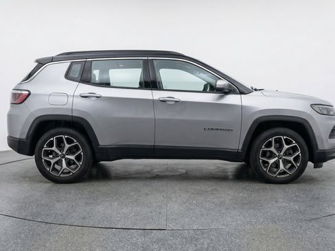 Used 2025 Jeep Compass Limited image 11