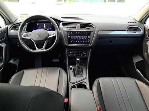 Used 2022 Volkswagen Tiguan SE image 7
