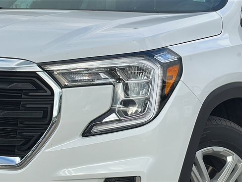 Used 2024 GMC Terrain SLE image 4