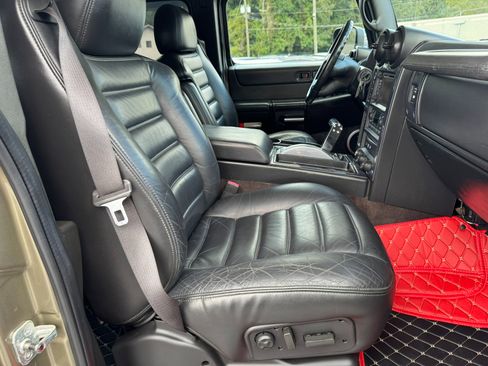 Used 2005 HUMMER H2 w/ Preferred Equipment Group image 32