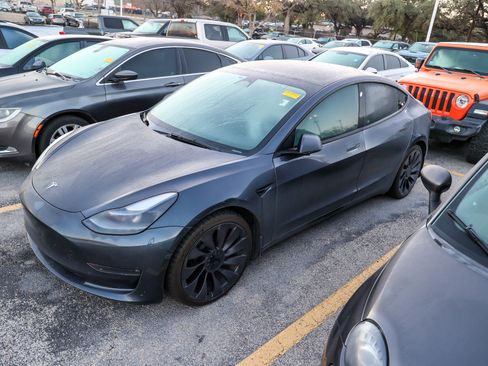 Used 2023 Tesla Model 3 Performance image 3