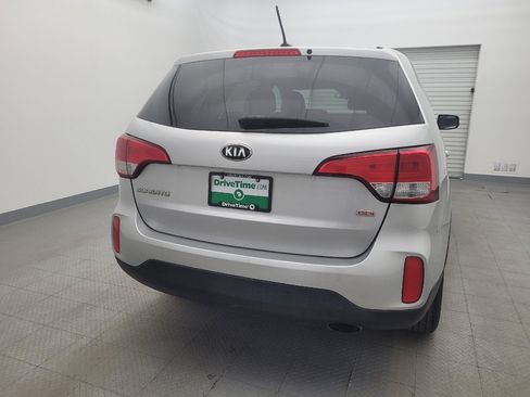 Used 2015 Kia Sorento LX image 7