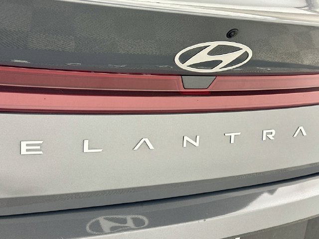 Used 2025 Hyundai Elantra SE w/ Cargo Package FWD image 27