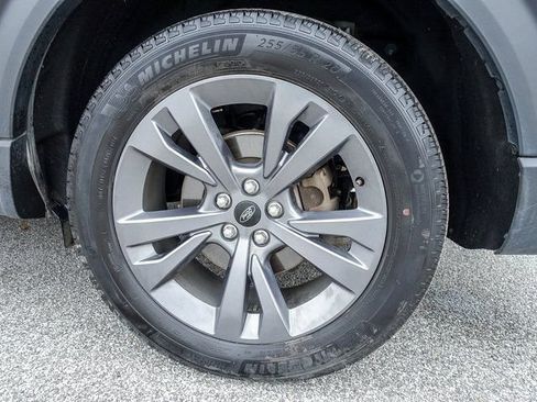 Used 2023 Ford Explorer XLT w/ Equipment Group 202A AWD/4WD image 19