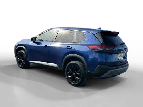 Used 2023 Nissan Rogue SV image 3