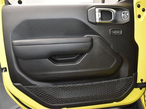 Used 2024 Jeep Wrangler Unlimited Rubicon image 16