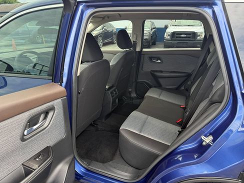 Used 2023 Nissan Rogue SV FWD image 12