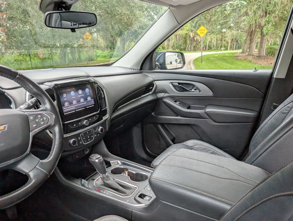 Used 2020 Chevrolet Traverse LT w/ Driver Confidence II Package AWD/4WD image 14