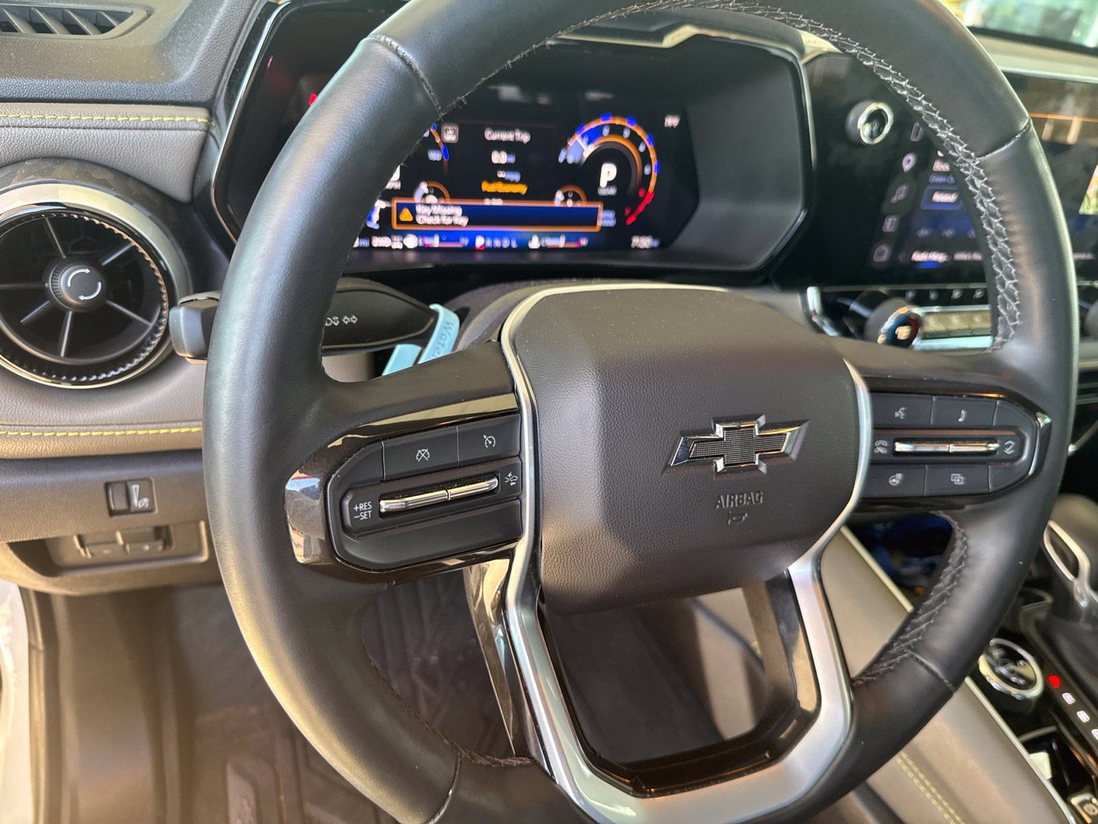 Used 2025 Chevrolet Colorado ZR2 w/ Technology Package AWD/4WD image 11