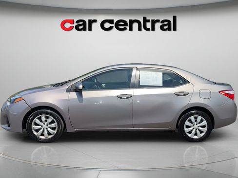 Used 2015 Toyota Corolla LE FWD image 2