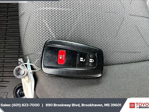 Used 2024 Toyota RAV4 XLE FWD image 9