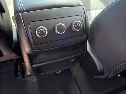 Used 2014 GMC Acadia SLE FWD image 18