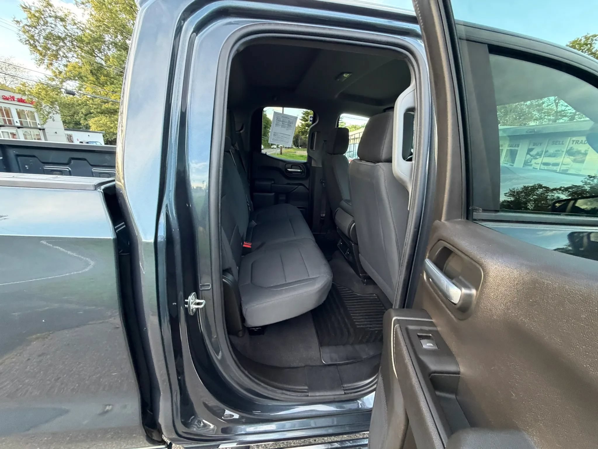 Used 2020 Chevrolet Silverado 1500 Custom w/ Custom Value Package AWD/4WD image 16