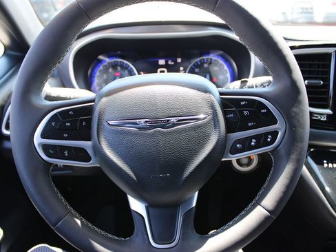 Used 2025 Chrysler Pacifica Select FWD image 35