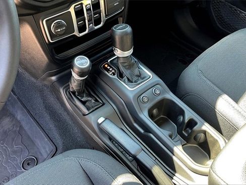 Used 2023 Jeep Gladiator Sport image 14