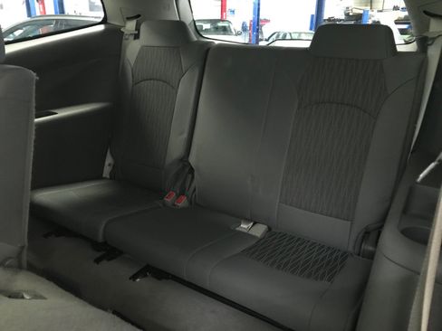 Used 2017 Chevrolet Traverse LS FWD image 12