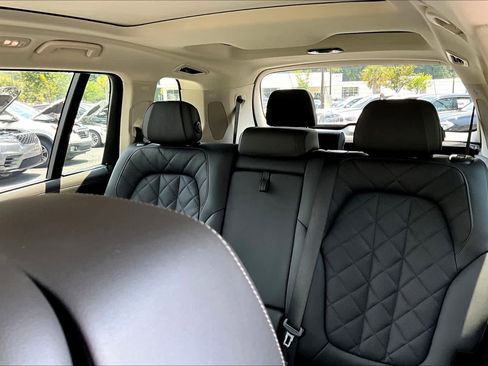 Certified 2024 BMW X7 xDrive40i w/ Premium Package AWD/4WD image 36