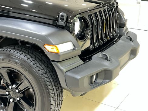 Used 2022 Jeep Wrangler Unlimited Sport AWD/4WD image 2