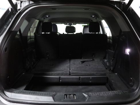 Used 2022 Ford Explorer XLT w/ Equipment Group 202A image 6