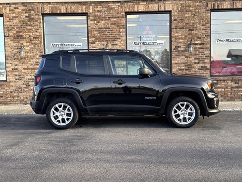 Used 2023 Jeep Renegade Latitude w/ Premium Group image 6