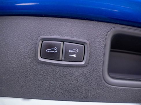 Certified 2021 Porsche Macan Turbo AWD/4WD image 33