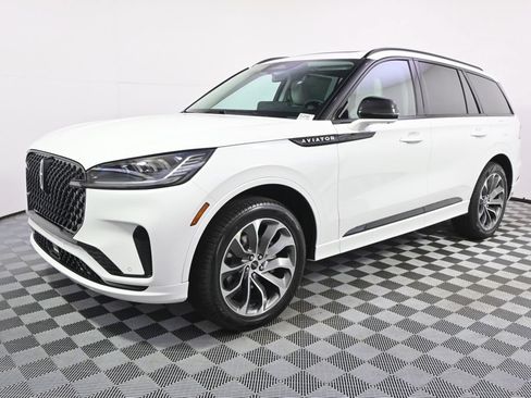 New 2026 Lincoln Aviator AWD w/ Jet Appearance Package image 2