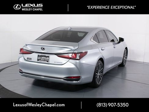 Used 2023 Lexus ES 300h w/ Premium Package FWD image 4