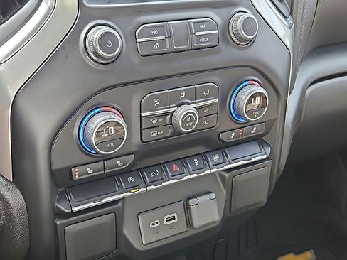 Used 2022 Chevrolet Silverado 1500 LT AWD/4WD image 23